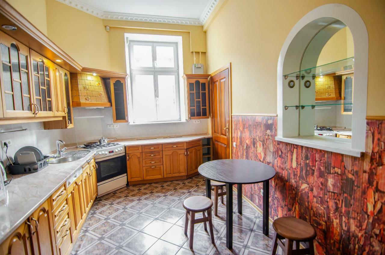 Friends Hostel Lviv Rustaveli str Exterior foto